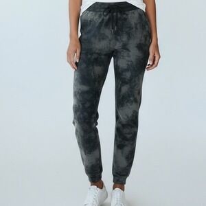 Under Armour Women's Jogger Pants Tie Dye Athletic Lounge Size Medium